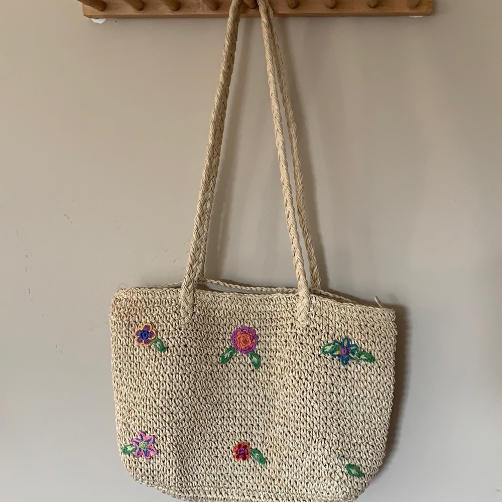 Sweet embroidered woven purse